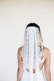 1960s style floral lace pattern short wedding veil