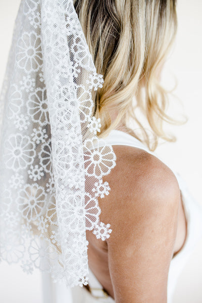 1960s style floral lace pattern short wedding veil